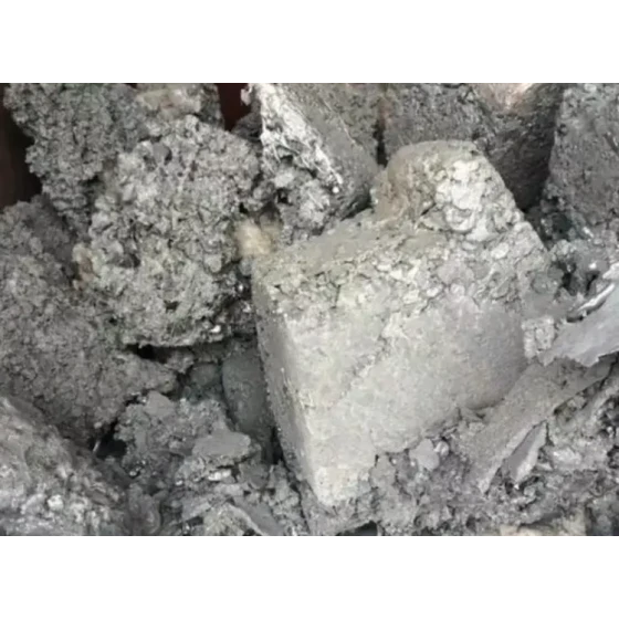 Test di recupero di metalli non ferrosi dai residui dell'elettrolisi