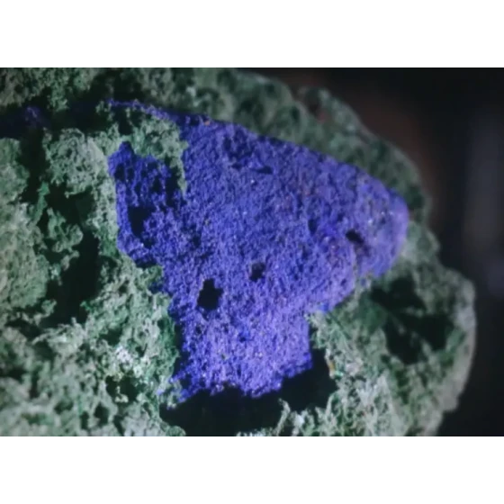 Test di lavorazione mineraria dell'azurite