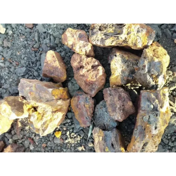 Test di lavorazione mineraria della limonite aurifera