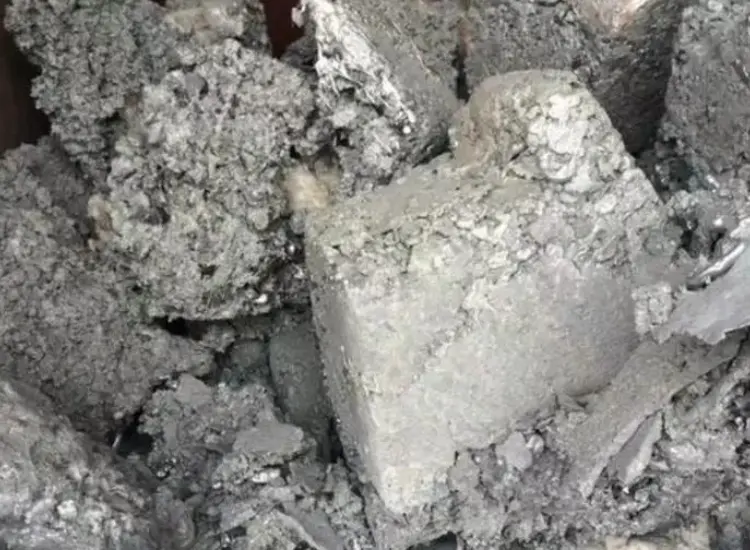 Test di recupero di metalli non ferrosi dai residui dell'elettrolisi