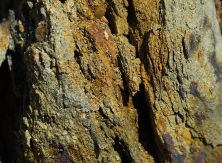 Test di estrazione dell'oro tramite lisciviazione con cianuro